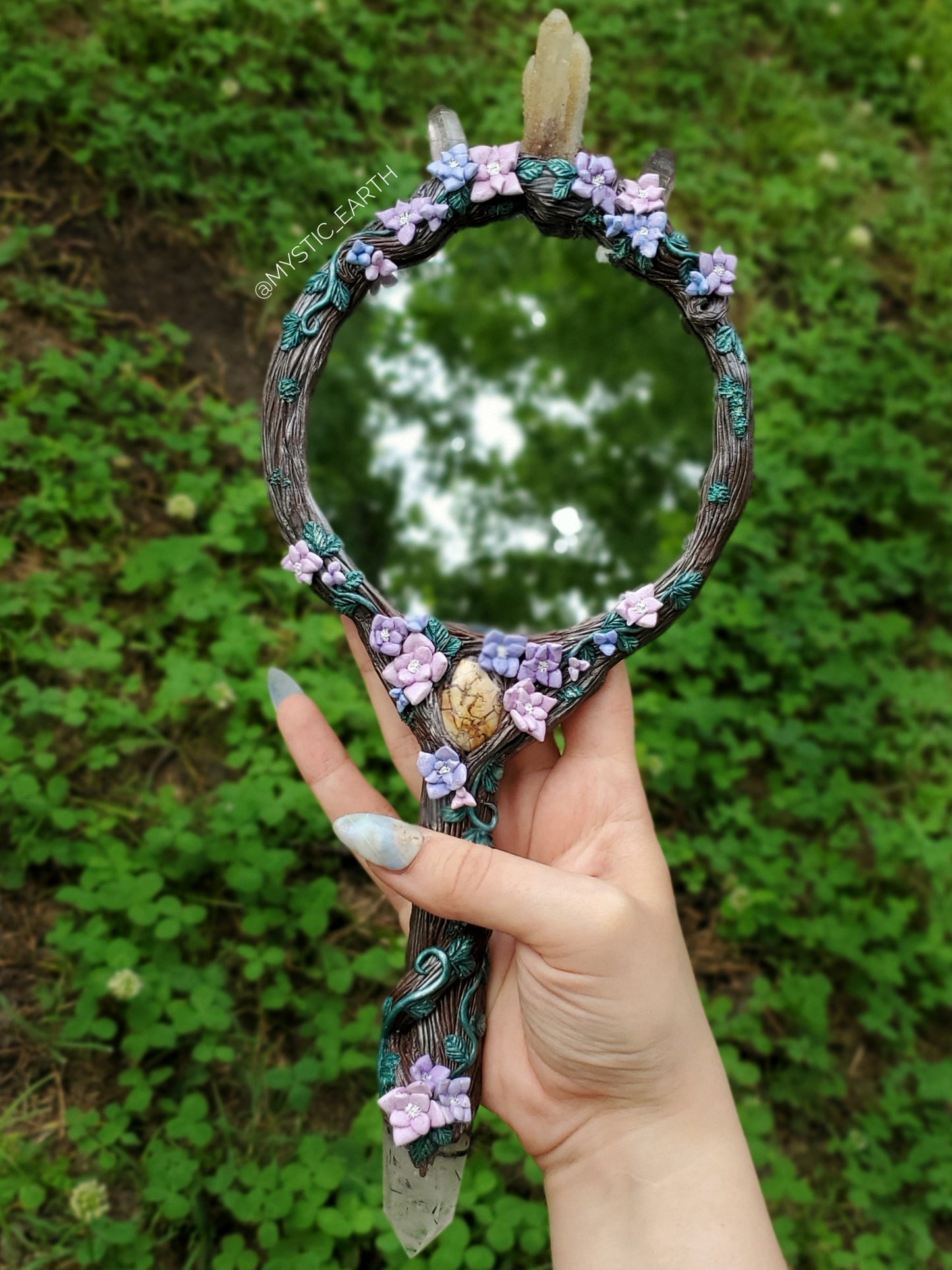 Spirit Quartz Crystal Magic Mirror (Sculpture)