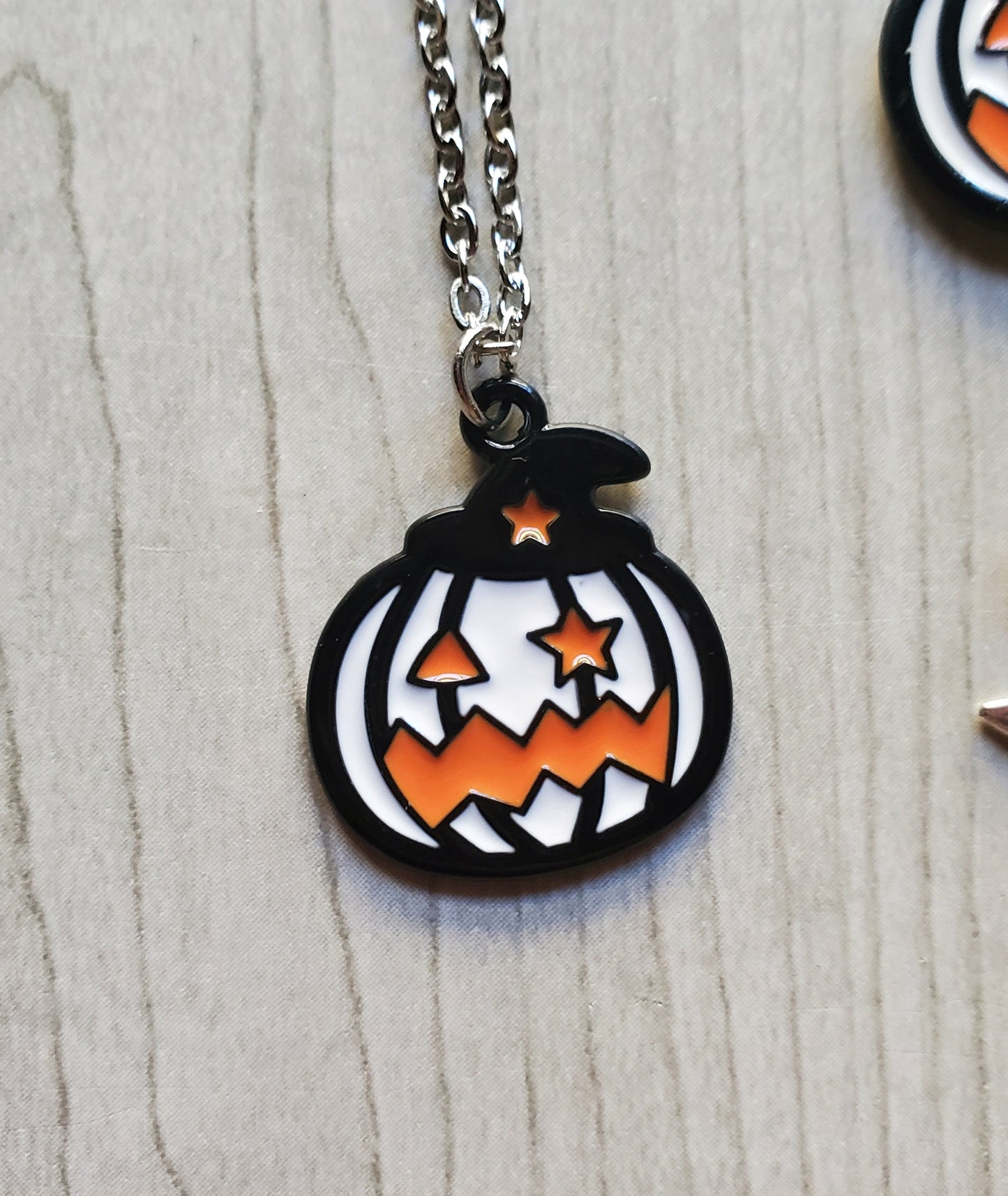 Star Eye Jackolantern Necklaces (White)