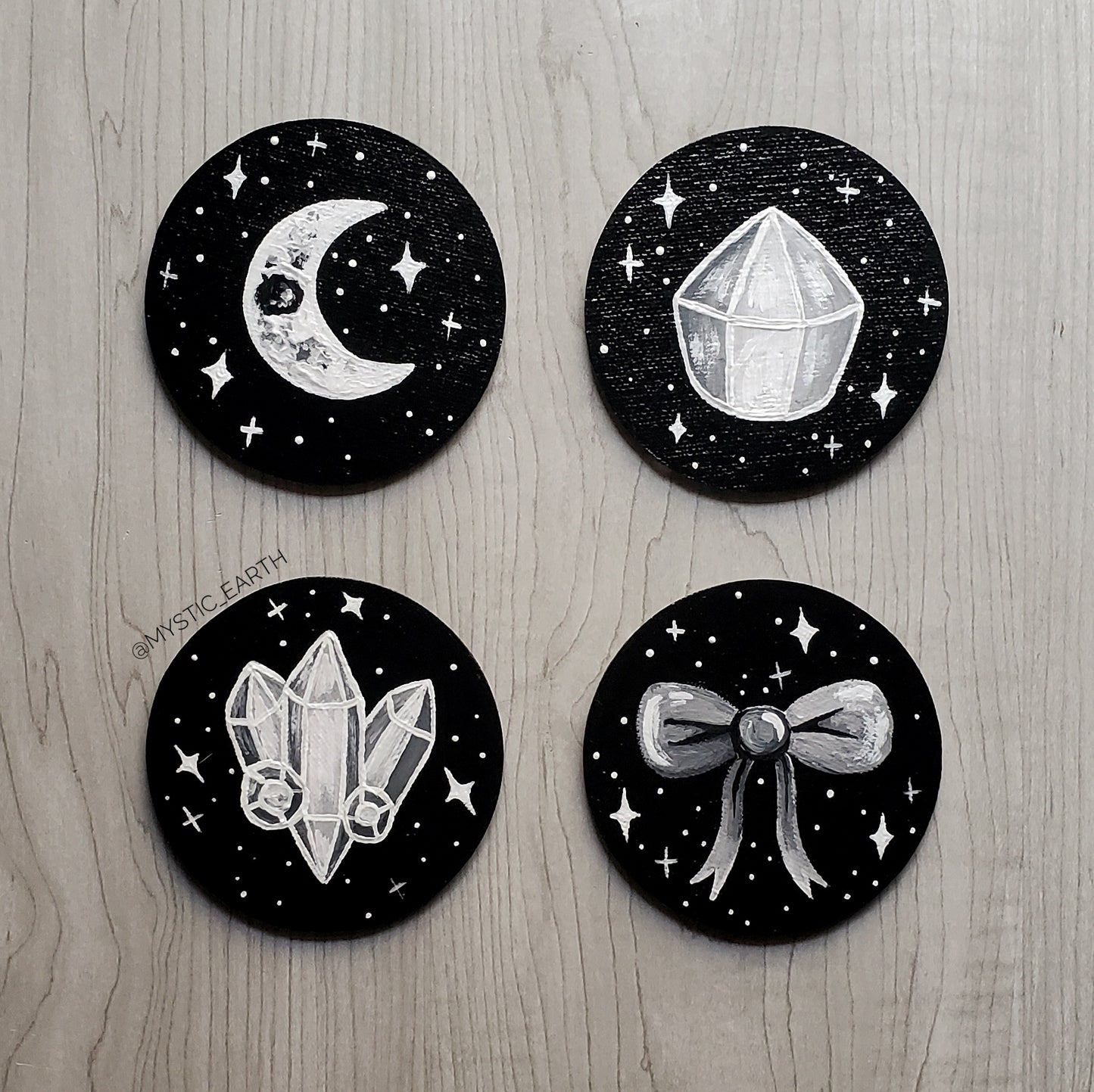 Black & White Ribbon Magnet Set