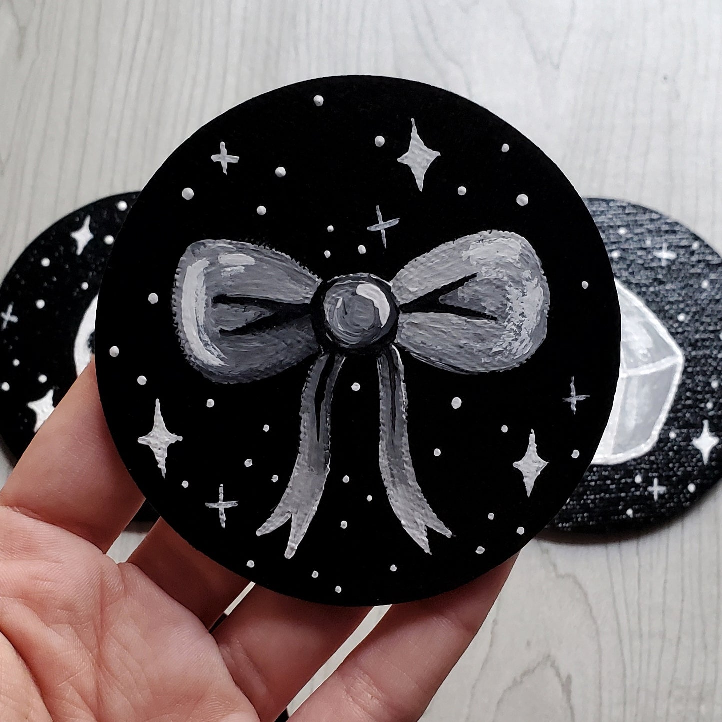 Black & White Ribbon Magnet Set
